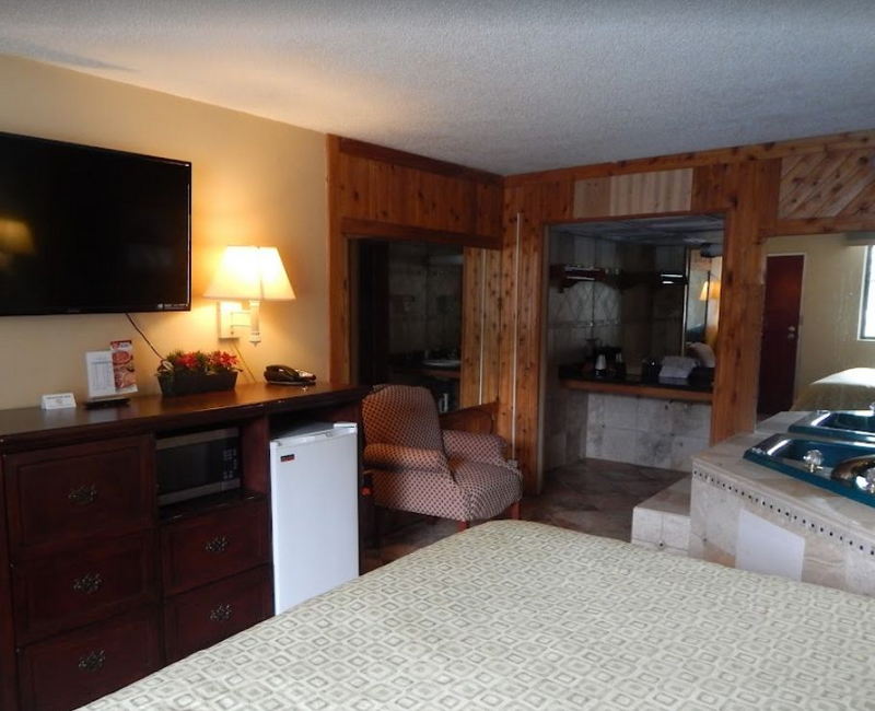 Colonial Inn (Crescent Motel) - From Web Listing (newer photo)